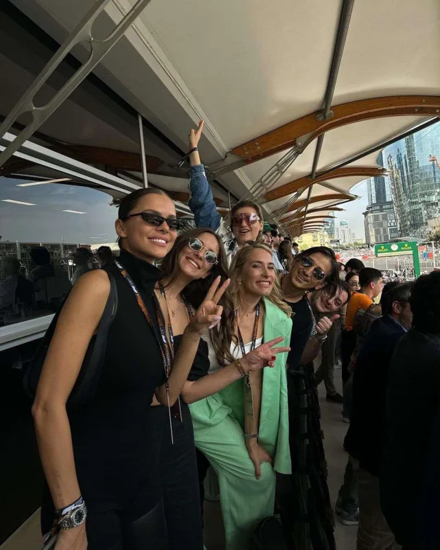 Rus model Bakıdan yazdı