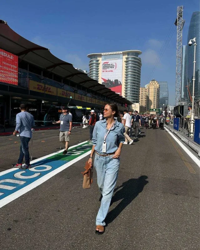 Rus model Bakıdan yazdı