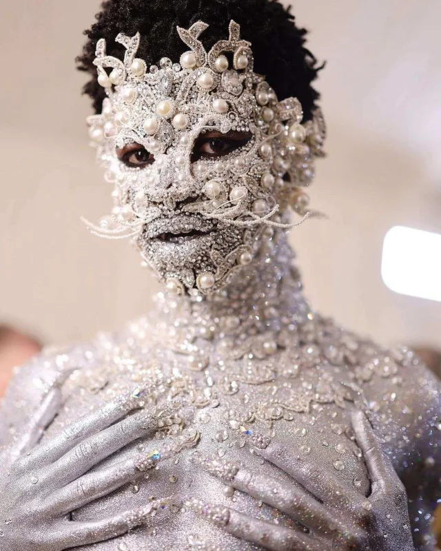 Met Gala-da fərqlilik yarışı!