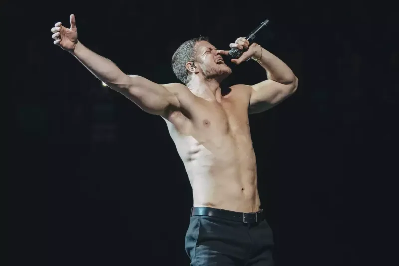 “Den Reynolds Bakıda da alt paltarında oxusun”