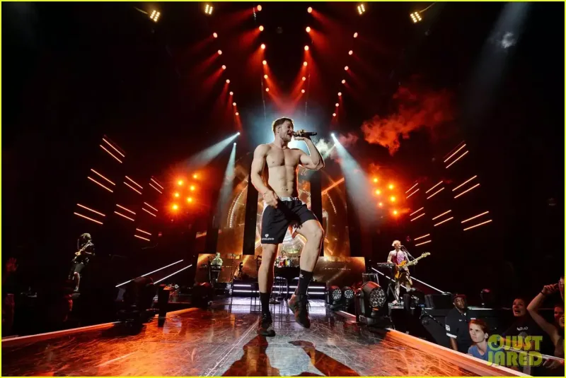 “Den Reynolds Bakıda da alt paltarında oxusun”