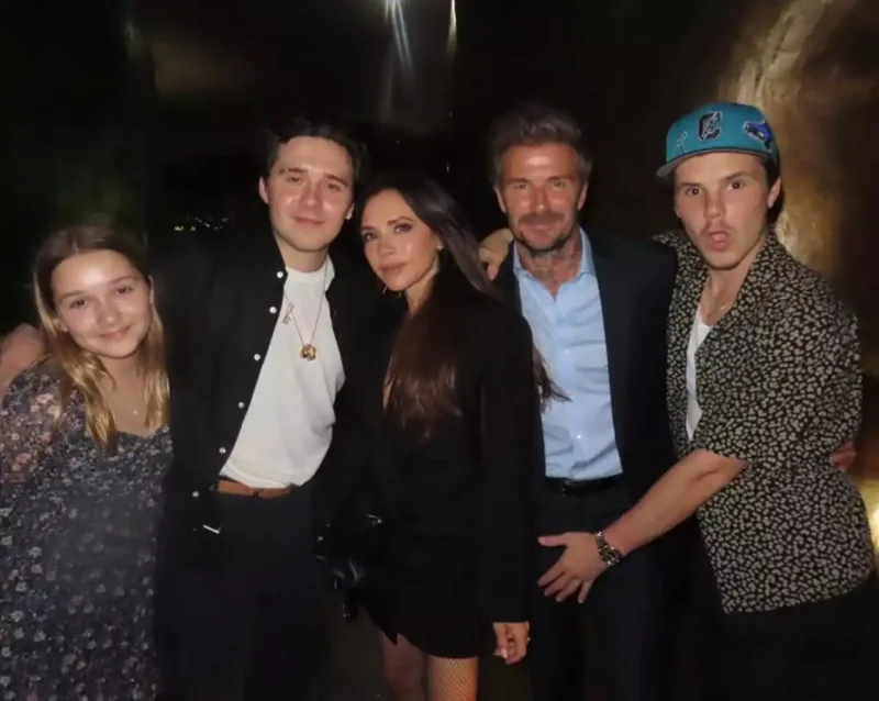 Viktoriya Devidin alt paltarında şəklini paylaşdı