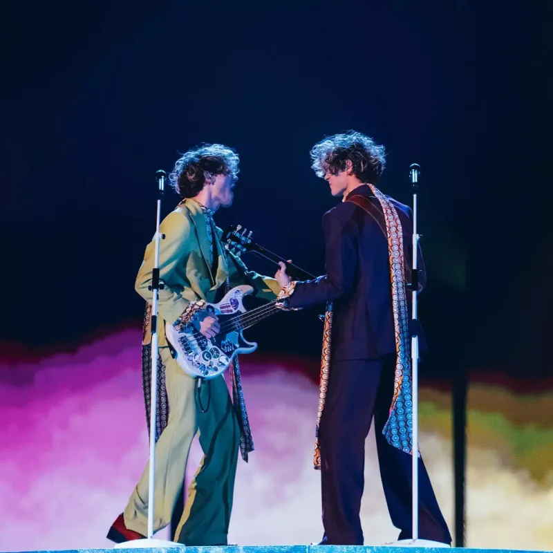 İnstaqram əkizləri tanıdı