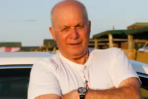 “Kimsiniz ki, onunla maraqlanırsınız?”