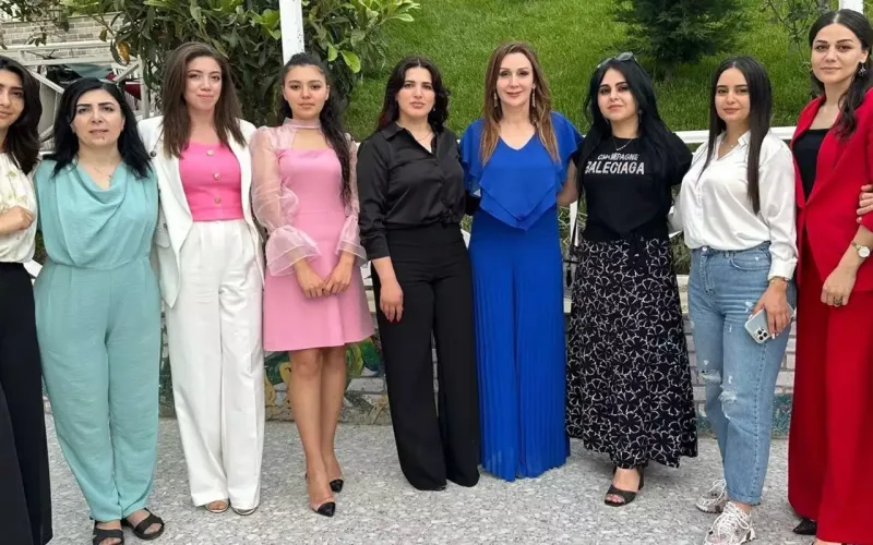 Ad gününü tələbələri ilə keçirdi