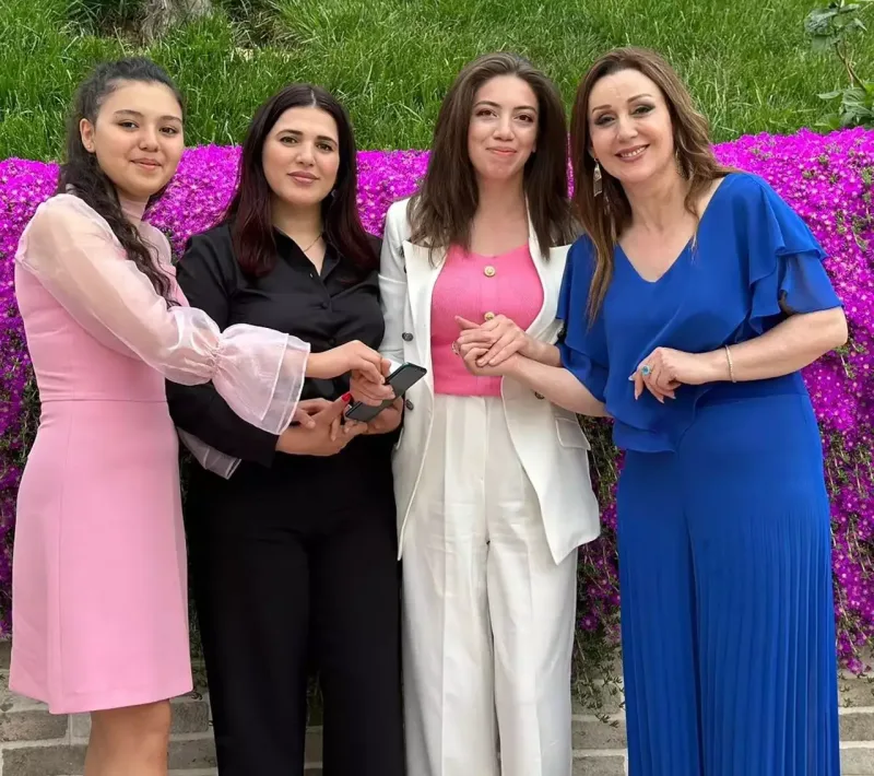 Ad gününü tələbələri ilə keçirdi