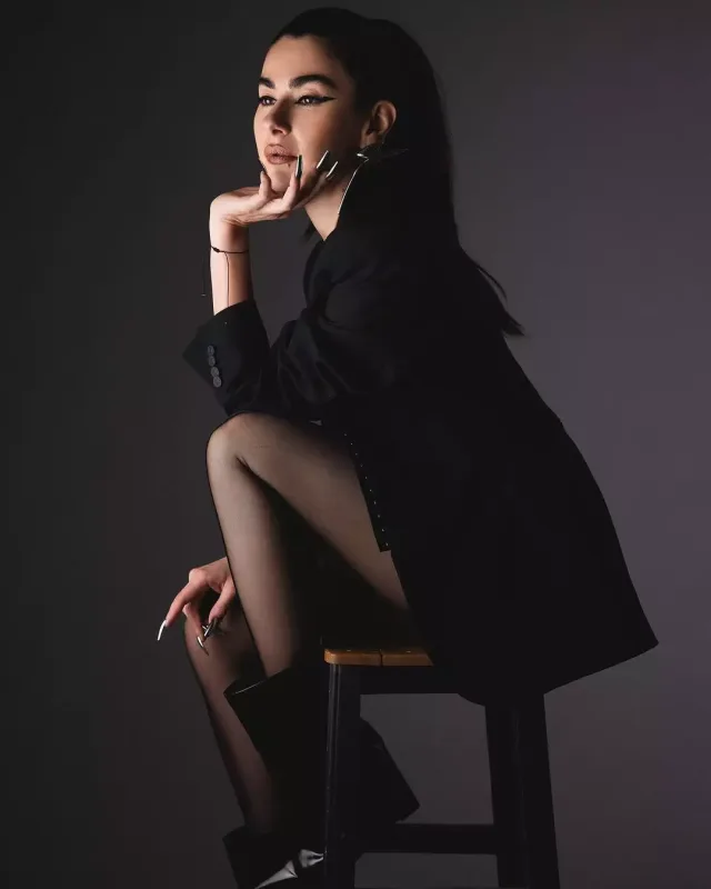 “Onların telefonları ilə sevgiliyik”