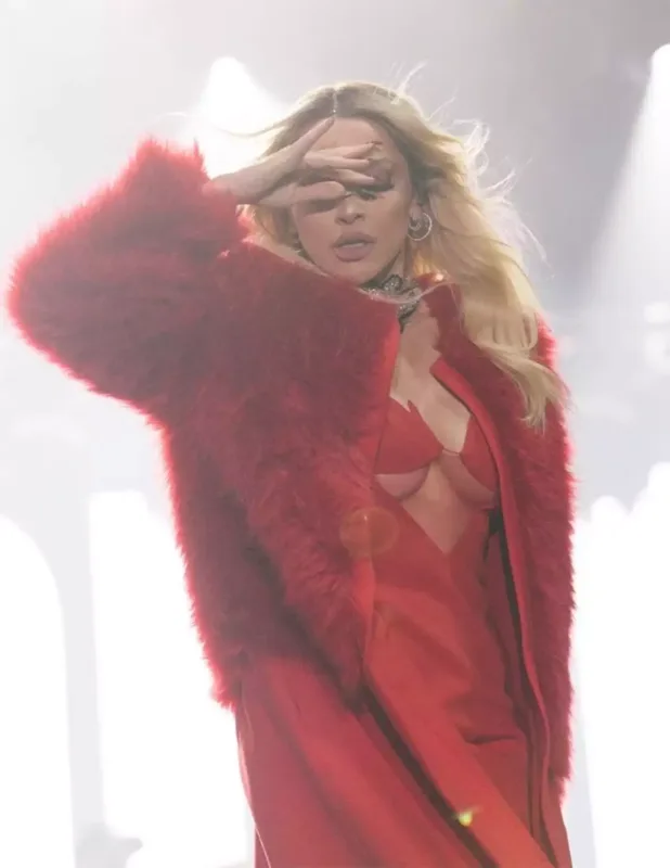 Gecəyə damğa vuran “look”u...