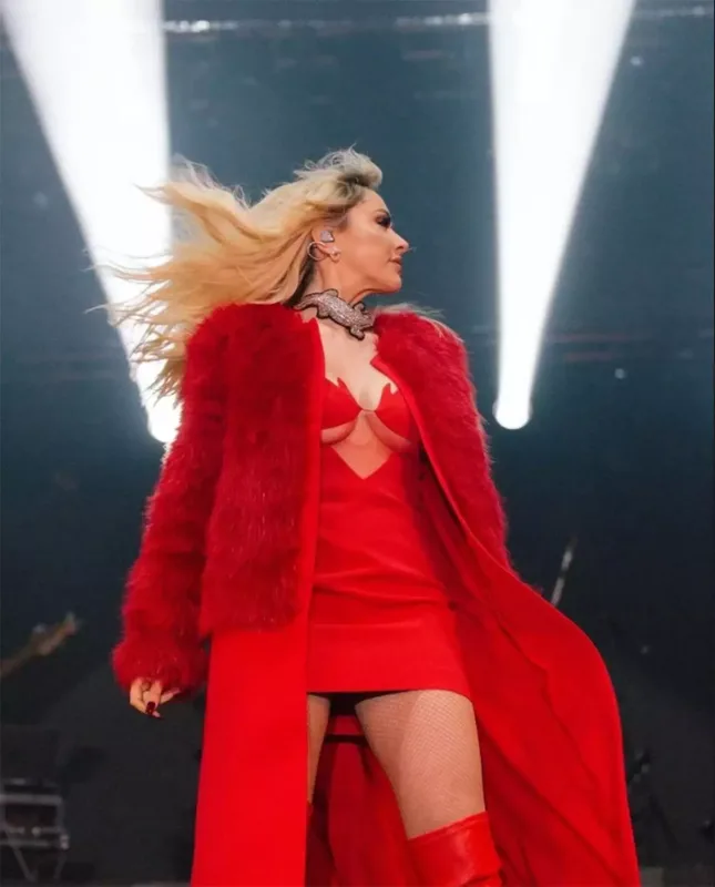 Gecəyə damğa vuran “look”u...