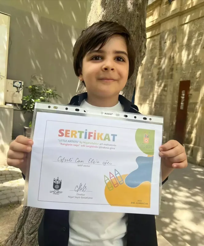 Oğlunun əl işlərini paylaşdı