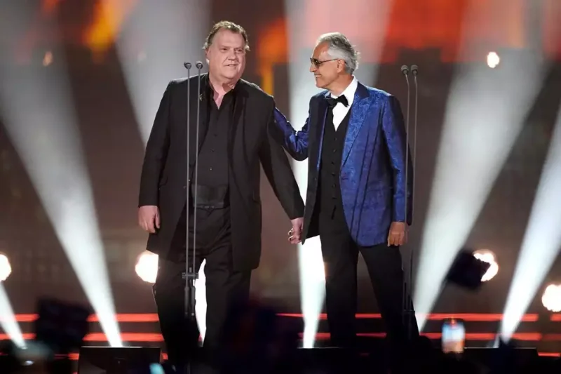 Kral ailəsi qarşısında çıxış etdilər