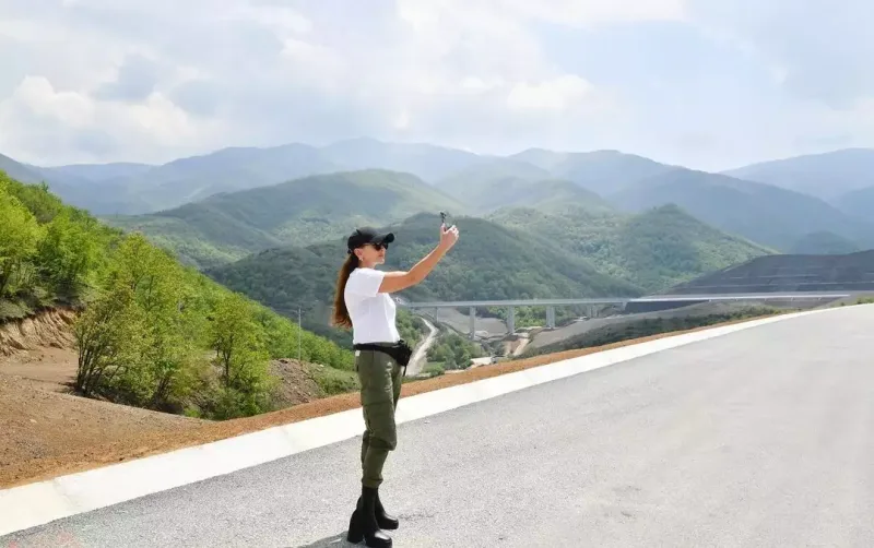 “Xarıbülbül axtarışında...”