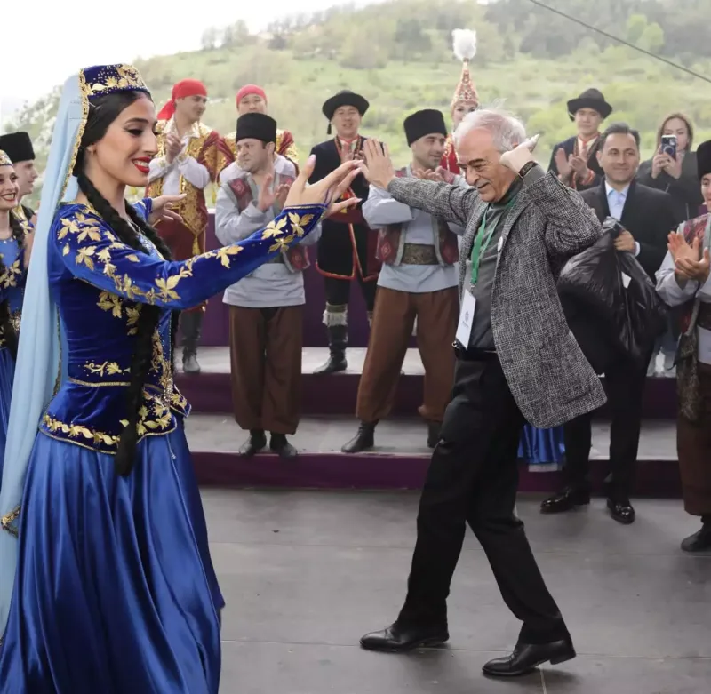 Cıdır düzündə rəqs...