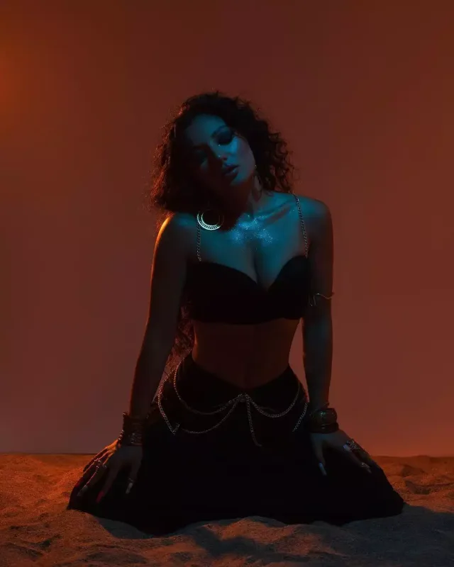 Dilarədən qum üzərində fotolar