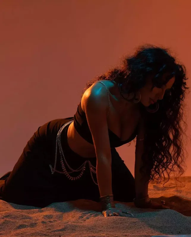 Dilarədən qum üzərində fotolar