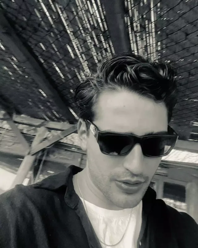 Əkiz qədər bənzəyirlər