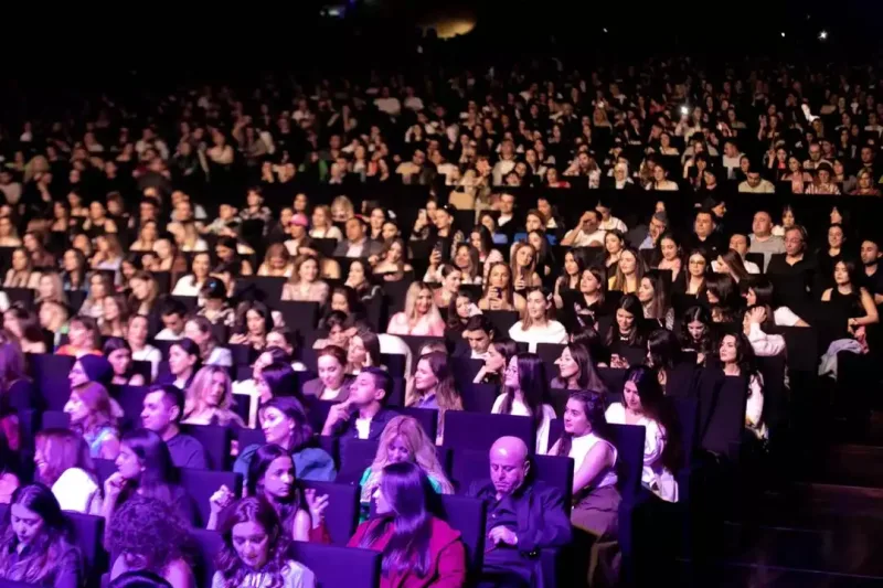 Mustafa Bakıda tamaşaçıları 90-lara apardı