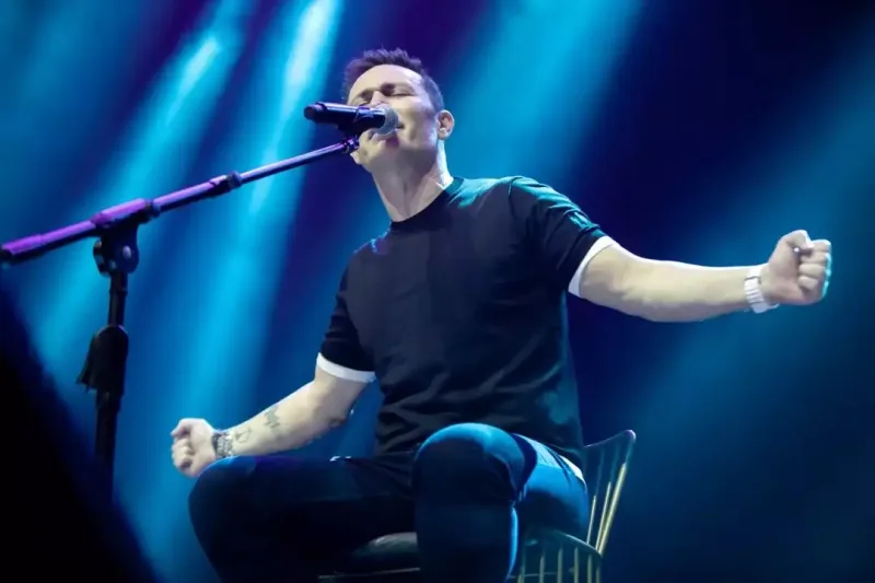 Mustafa Bakıda tamaşaçıları 90-lara apardı