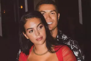 Anası ayrılıq şayiələrinə reaksiya verdi