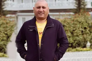 Maşın alıb, amma sürə bilmir