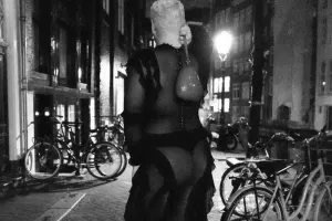 Semin transparan libası viral oldu