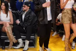 İlan qabığı çəkmələrlə matçda