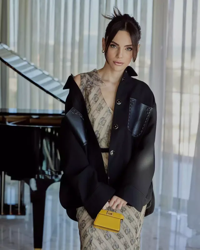 Aktrisalıq öyrənmək üçün 60 min manat ödəyəcək