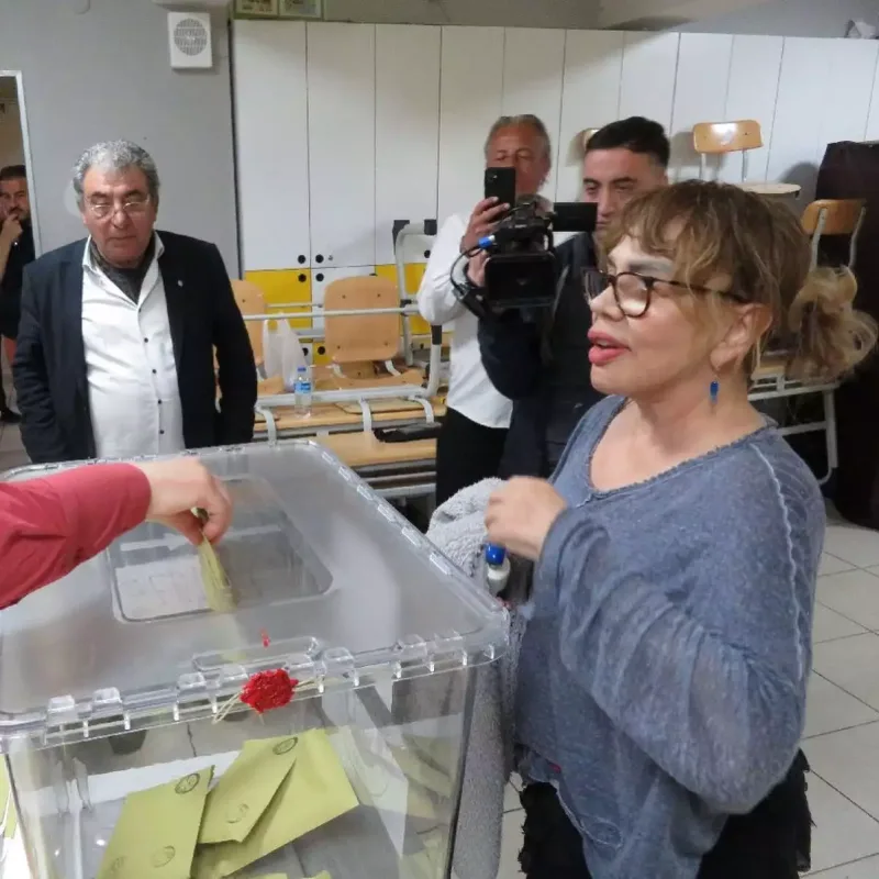 Türk məşhurlar səs verdilər...