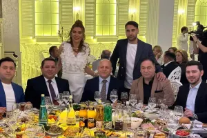 Xoşqədəm əkizlərinə ad günü keçirdi