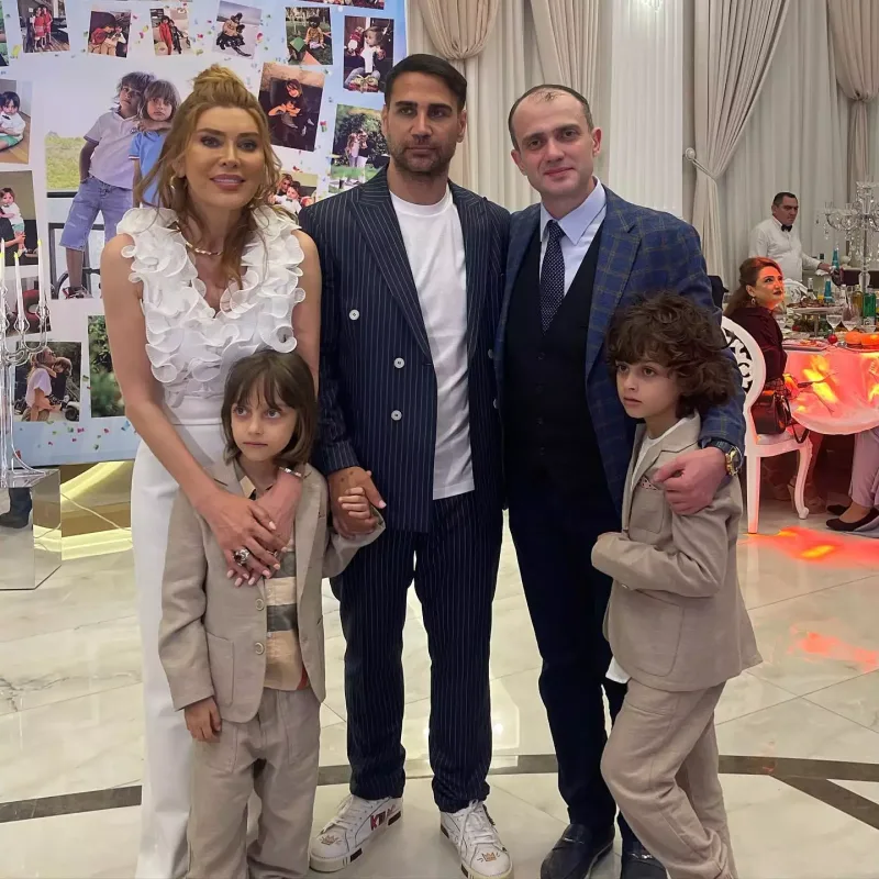 Xoşqədəm əkizlərinə ad günü keçirdi