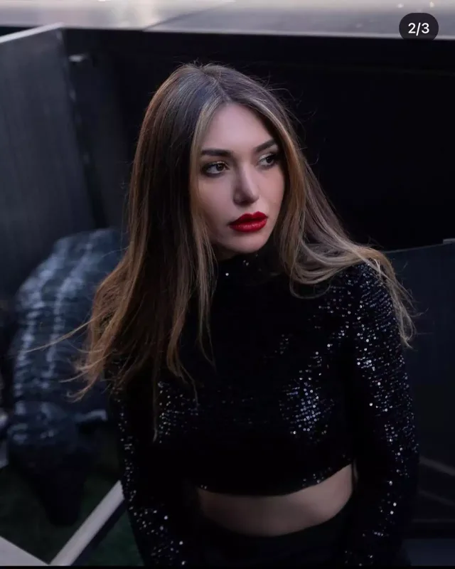 İzləyicisinin sualına bu fotoyla cavab verdi