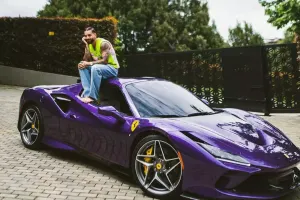 Malumanın bənövşəyi “Ferrari”si...