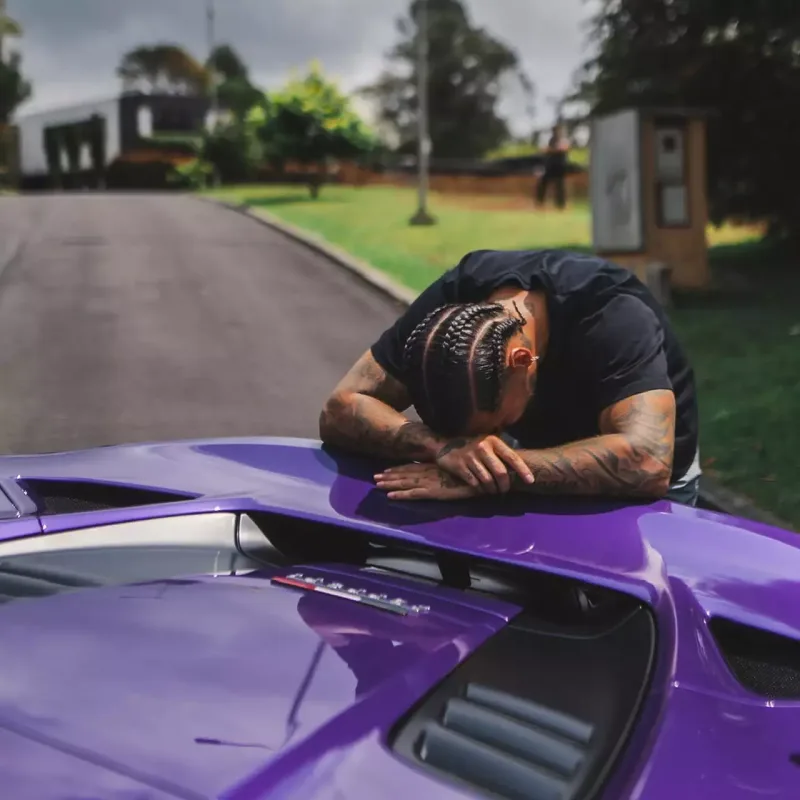 Malumanın bənövşəyi “Ferrari”si...