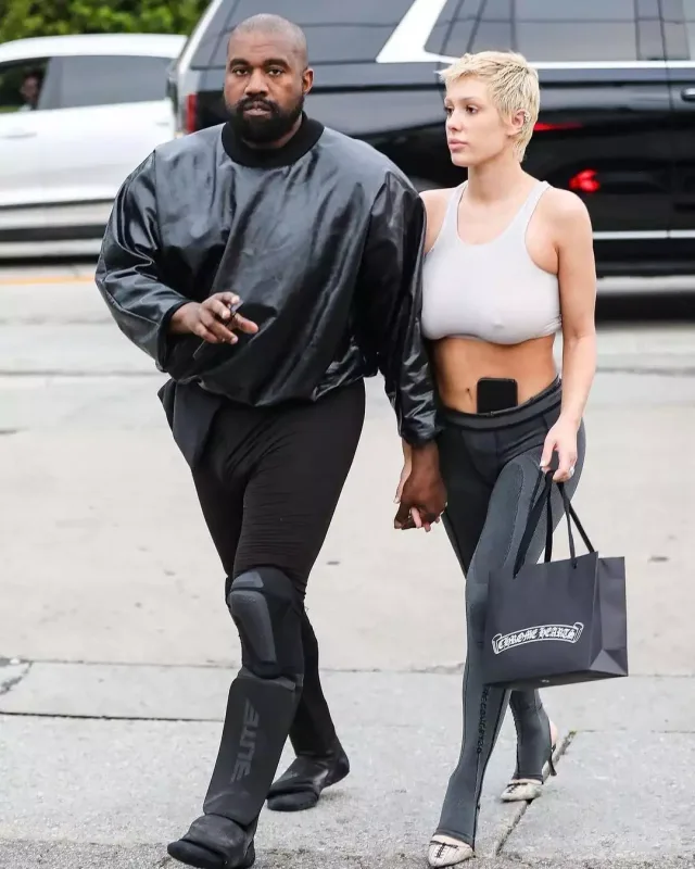 Kanye və xanımı tərzi ilə diqqət mərkəzində