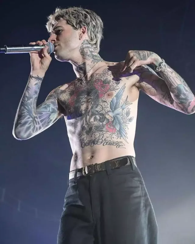 Billi sevgilisindən ayrıldı