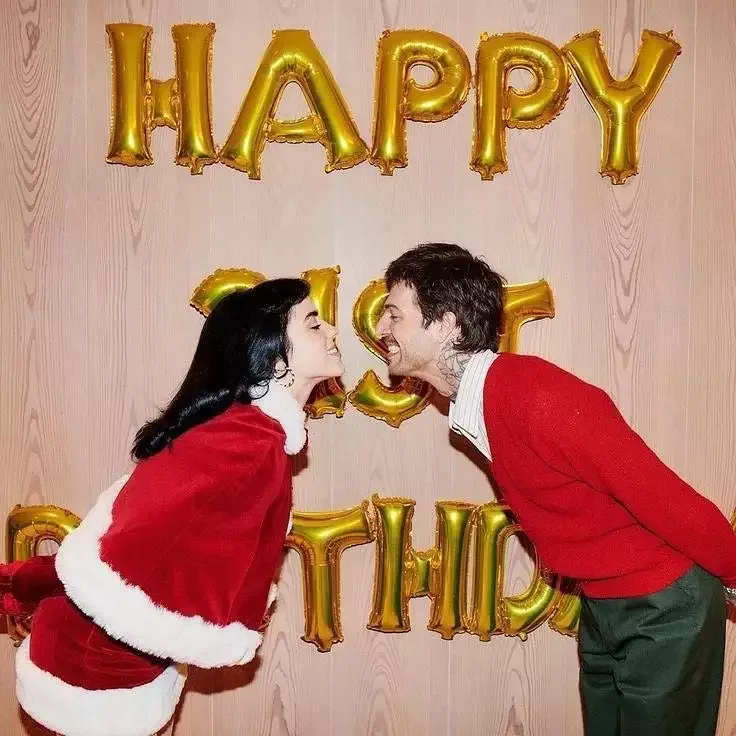 Billi sevgilisindən ayrıldı