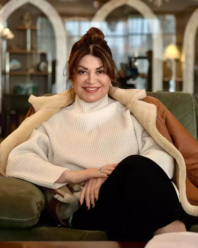 İnstaqram Sənubər İsgəndərlini təsdiqlədi