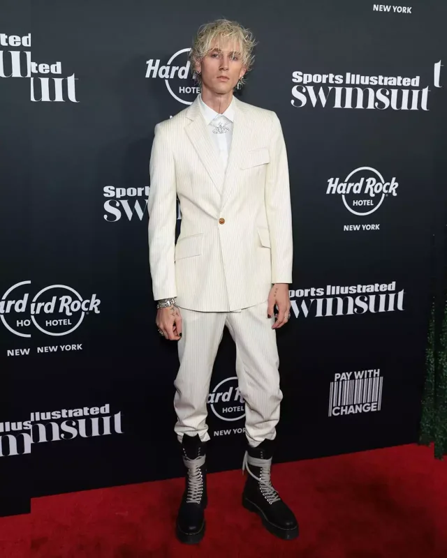 Bir yerdə poza vermək istəmədilər