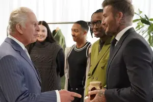 Bekhem Krala bal hədiyyə verdi