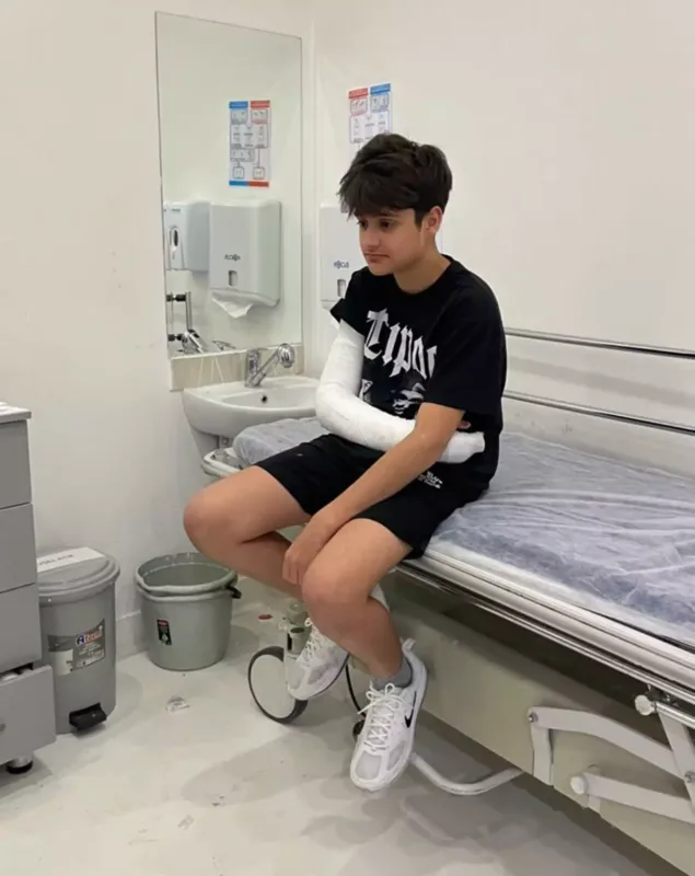 Bu dəfə oğlunun qolu zədələndi