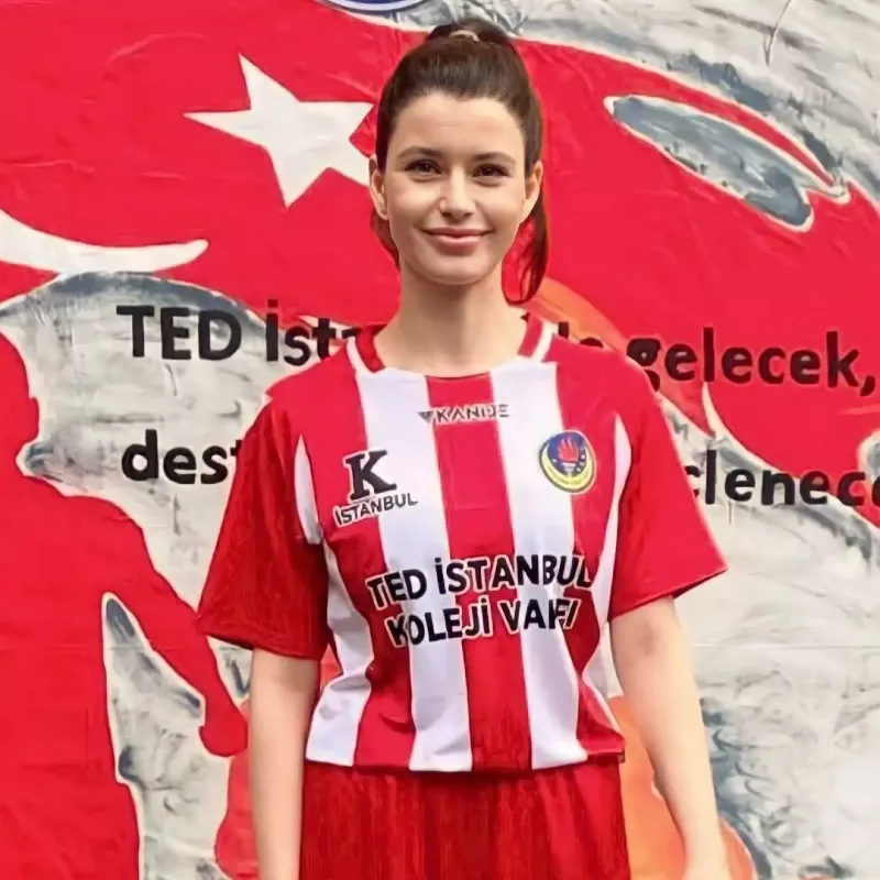 Beren futbol oynadı