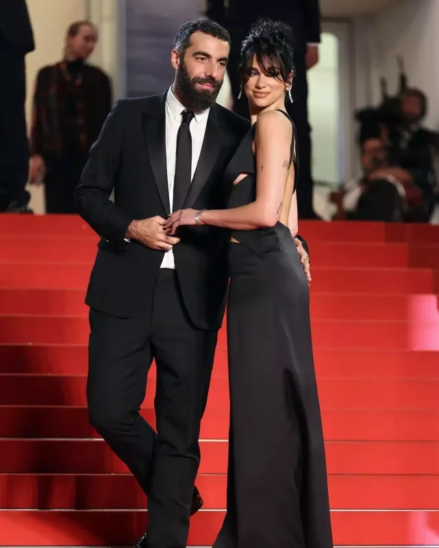 Dua Lipa sevgilisi ilə Kann festivalında