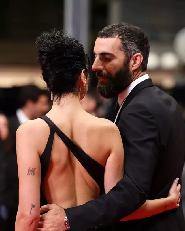 Dua Lipa sevgilisi ilə Kann festivalında