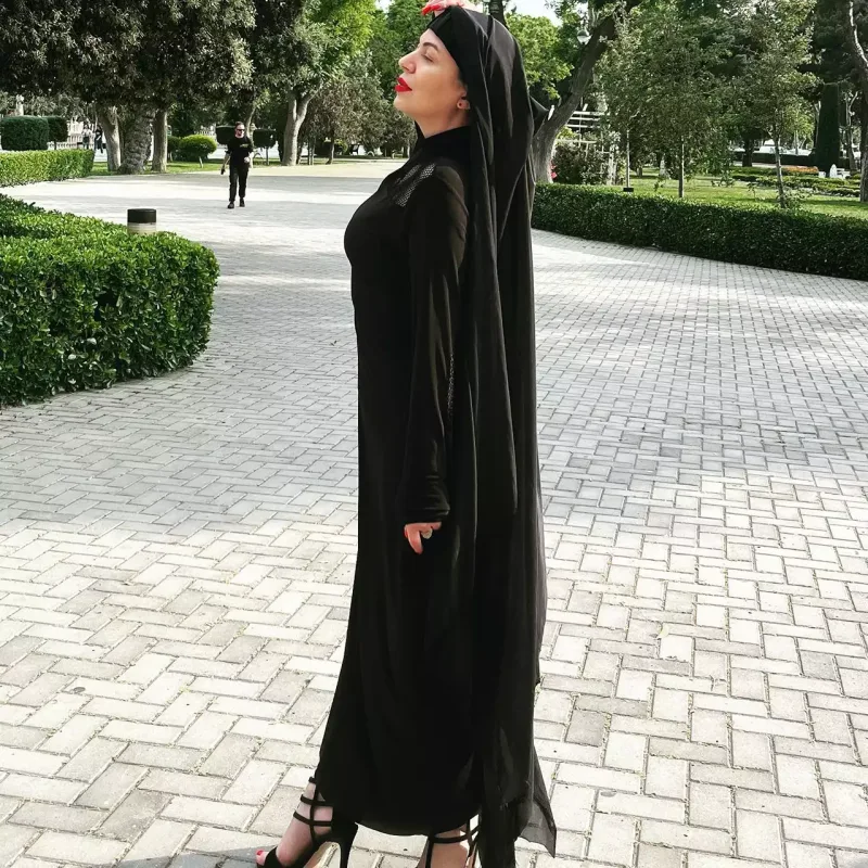 Qara paltarlı Zümrüd...