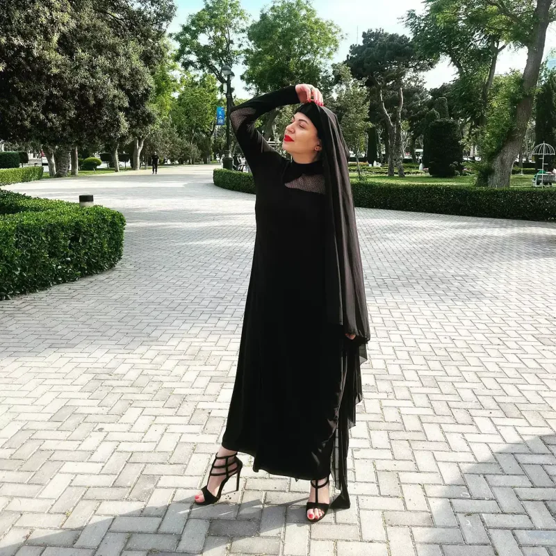 Qara paltarlı Zümrüd...