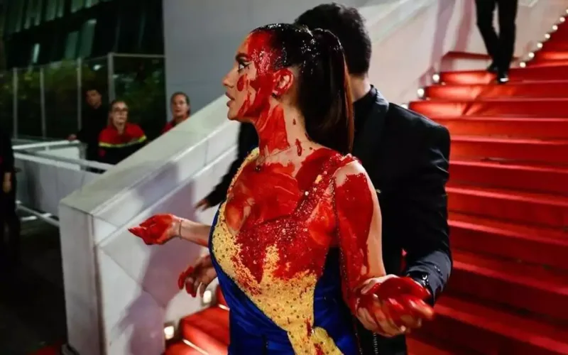 Qırmızı xalçada özünü “qan”a buladı