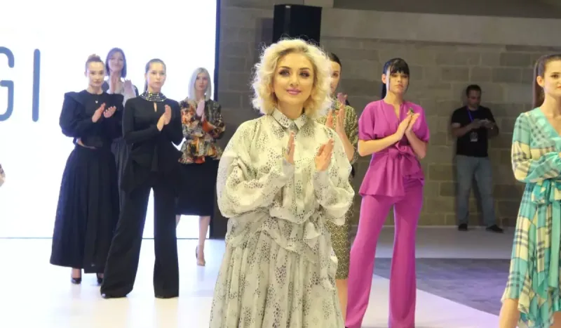Gülnarə Xəlilovanın kolleksiyası Azərbaycan Moda Həftəsində