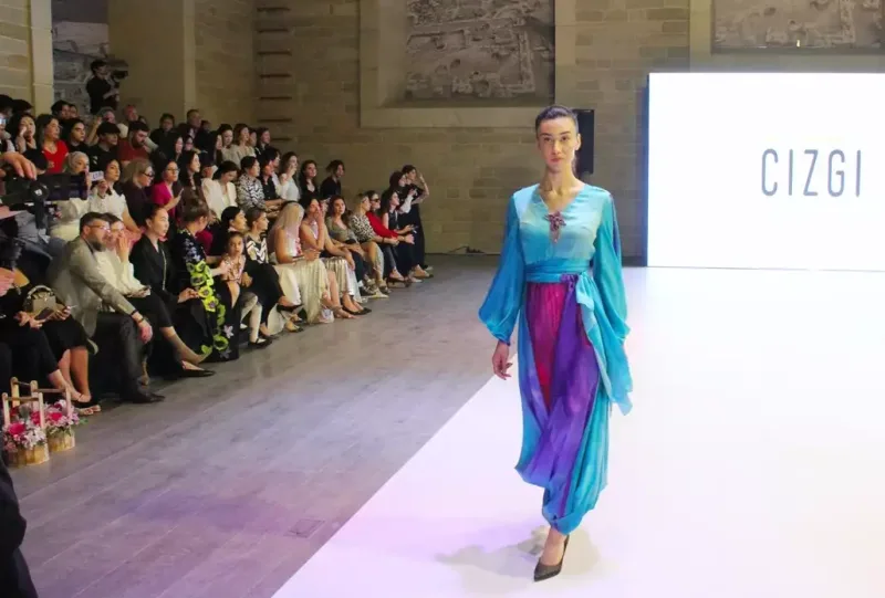 Gülnarə Xəlilovanın kolleksiyası Azərbaycan Moda Həftəsində