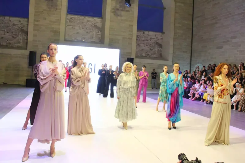 Gülnarə Xəlilovanın kolleksiyası Azərbaycan Moda Həftəsində
