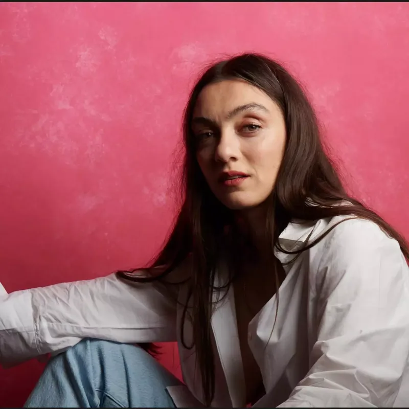 Təyyarəyə buraxılmadı - Özündən çıxdı